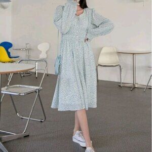 BLUE AND WHITE BOHEMIAN DITSY FLORAL DAZY MIDI DRESS